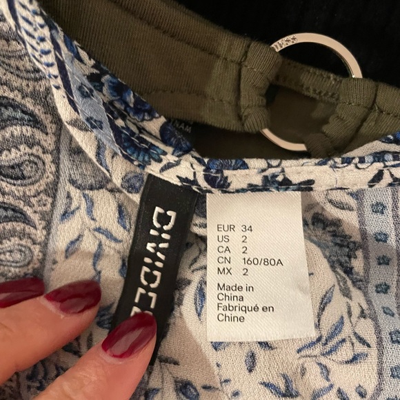 White and blue top from H&M - Picture 3 of 5